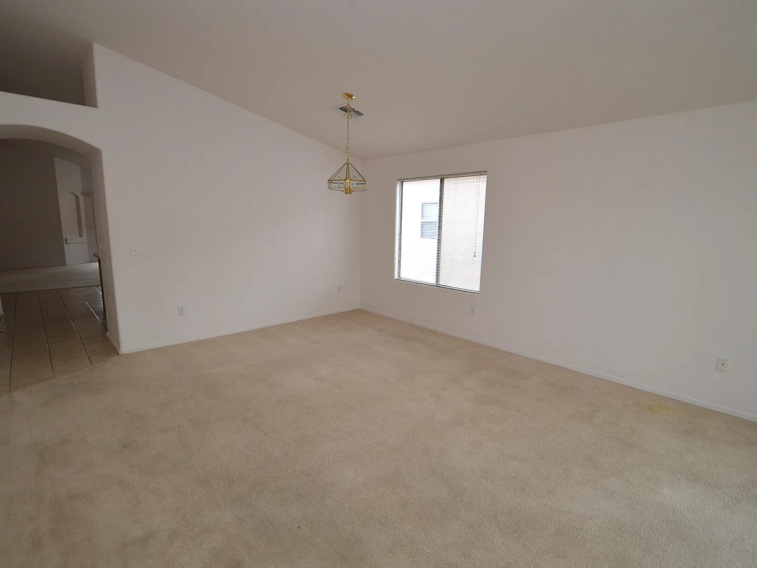 4 bed, 2.0 bath, 1873 sqft, $1,850 — Photo 2