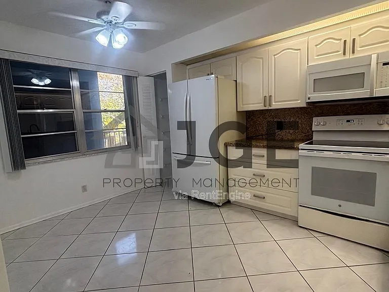 12600 Sw Ct #5-208L — Photo 4