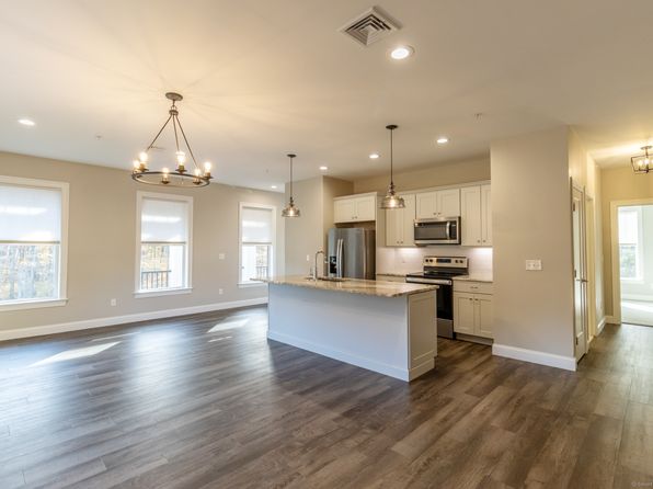 500 Edgewater Cir #E