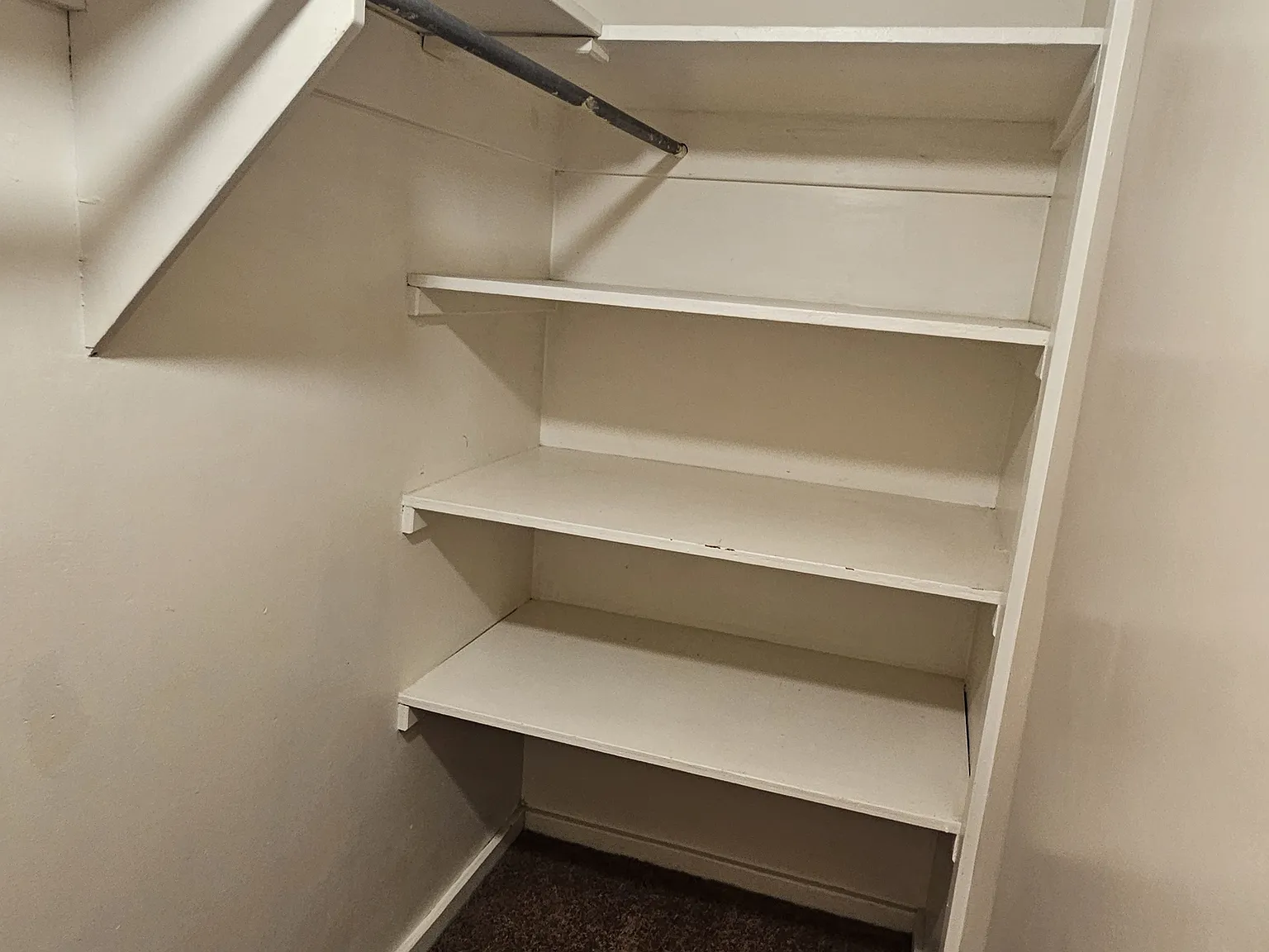 1 bed, 800 sqft, $1,300 — Photo 4