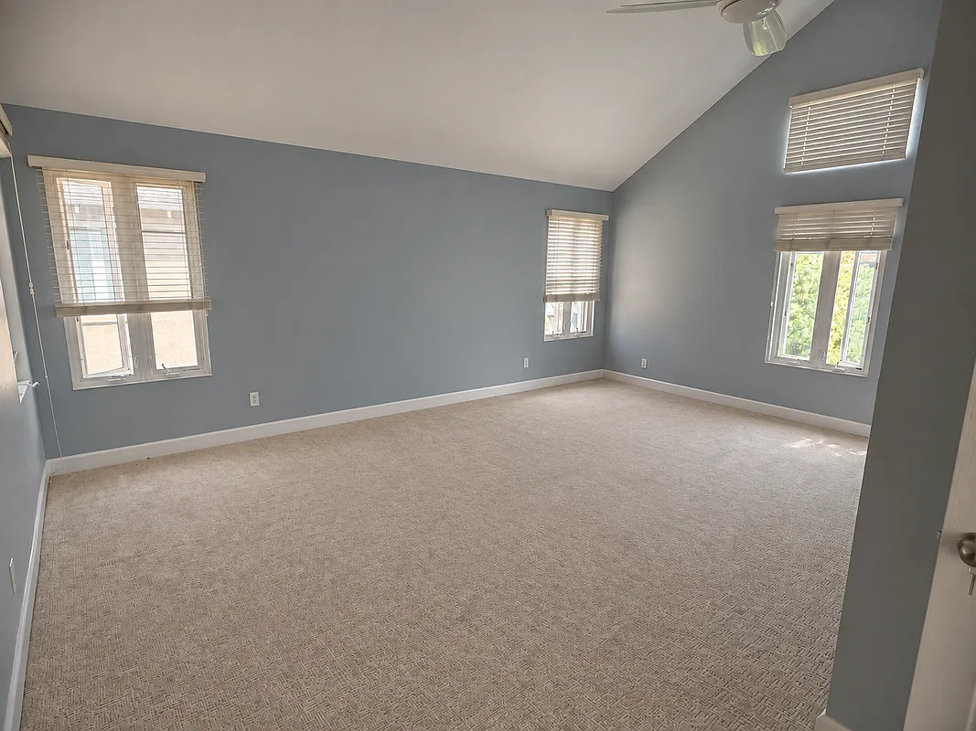 3 bed, 2.0 bath, 1727 sqft, $6,000 — Photo 4