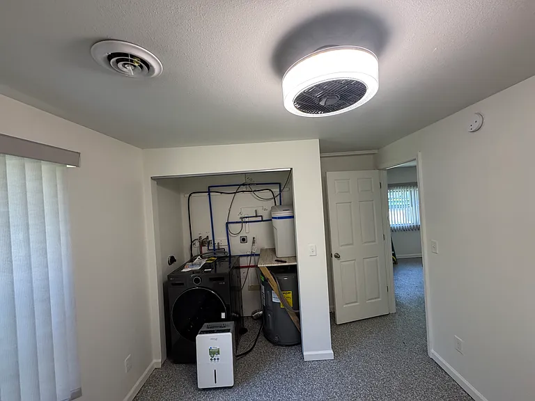220 W Williams St — Photo 35
