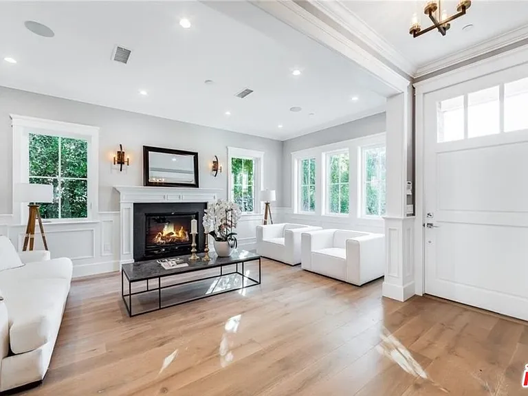 4710 Noeline Ave — Photo 3
