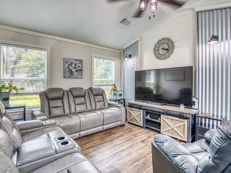 102 Hilltop Ct — Photo 12
