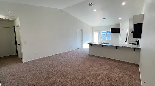 3807 S Sol Dr — Photo 2