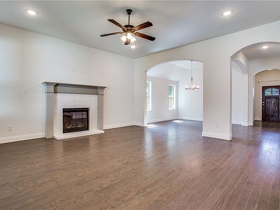 2nd image of 5836 Lyle St