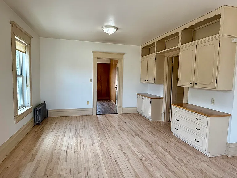 215 N Wisconsin St — Photo 5