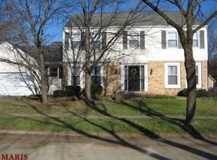 2052 Sun Flower Ct, Chesterfield, MO 63017