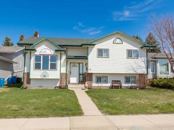 14 E Lincoln Park Blvd, Lacombe, AB T4L 1P3