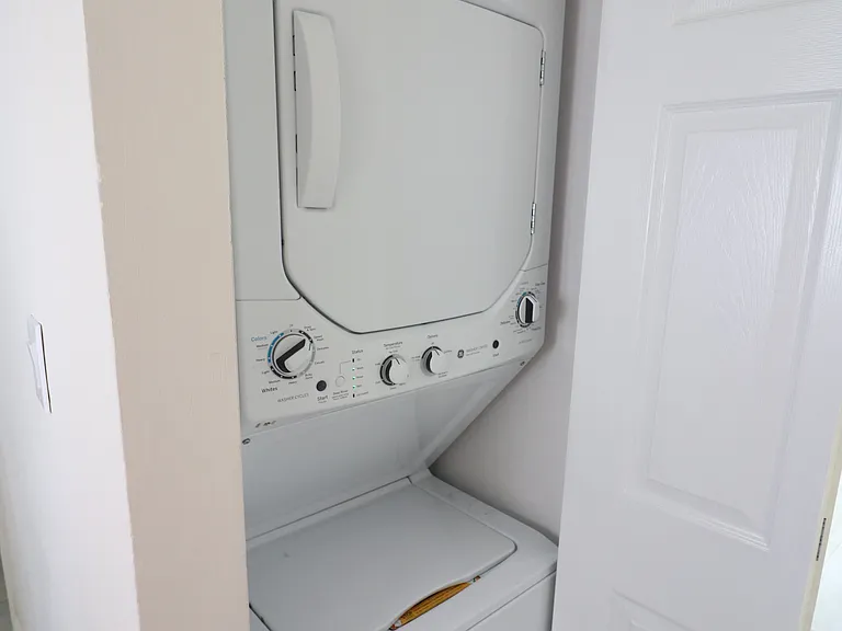 1 1/2 N Newport Ave #3A — Photo 13