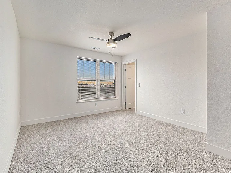 Signature Pointe Apartment Homes — Photo 101