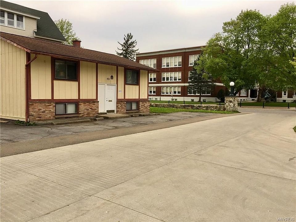 1st image of 431 Main St