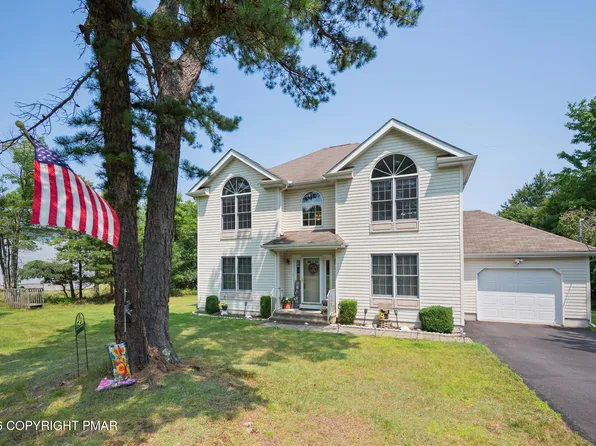 965 Cricket Ln, Long Pond, PA 18334