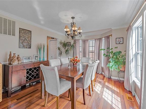 3rd image of 258 Sussex Way