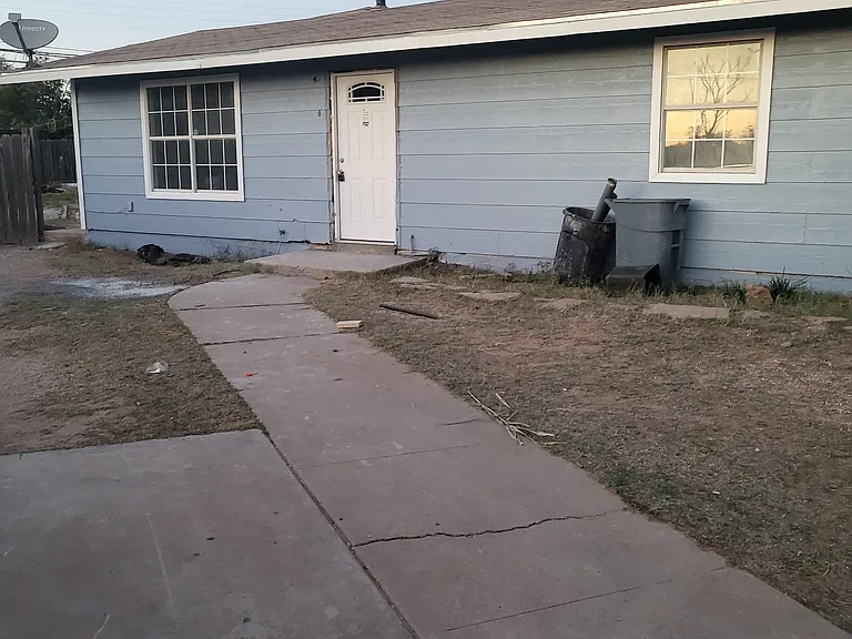 307 Maple Ave — Photo 2