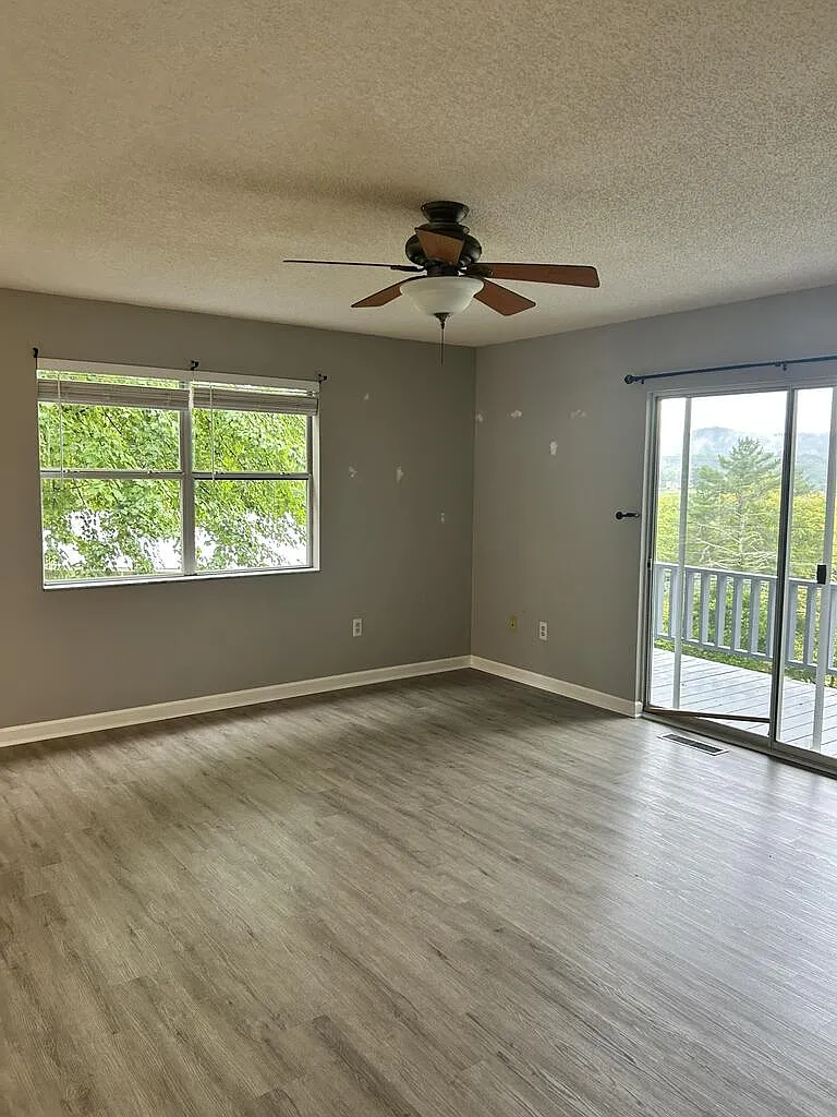 2 bed, 1300 sqft, $1,500 — Photo 1