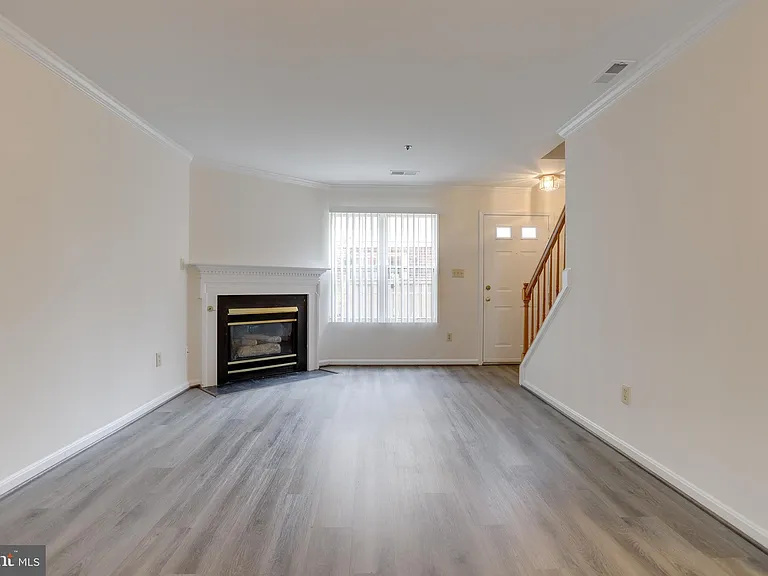 3050 S Glebe Rd — Photo 10