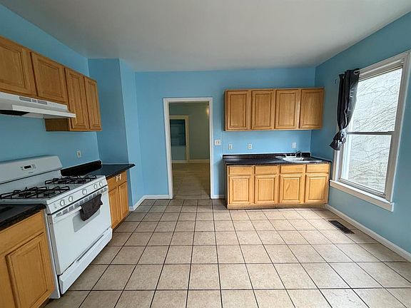 3rd image of 1553 E Main St Floor 1