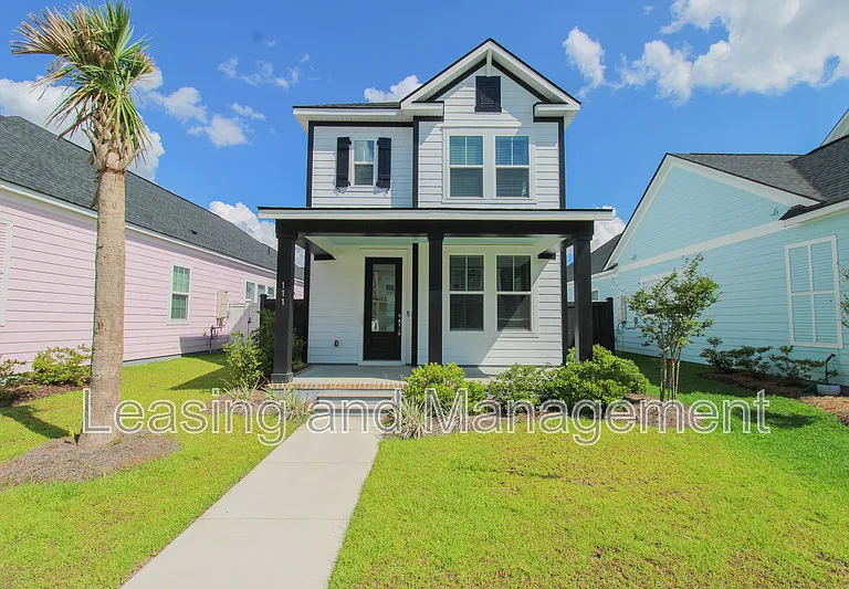 111 Crimson St — Photo 2