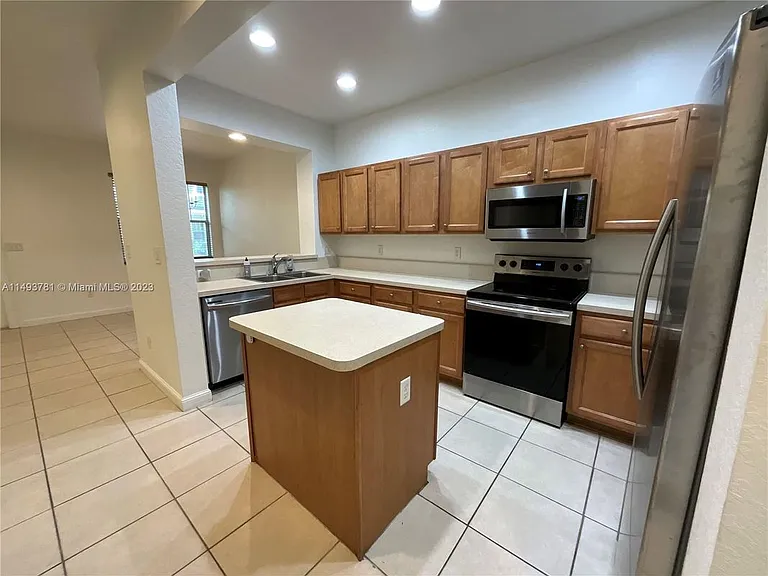 1727 San Benito Way #15 — Photo 9