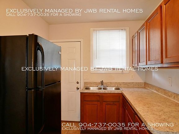 5th image of 3242 Myra St