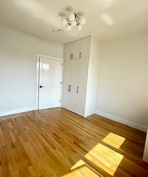 527 Leonard St #7 — Photo 5