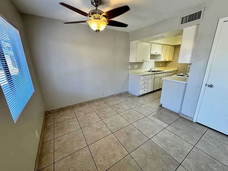 286 W Palomino Dr #98 — Photo 5