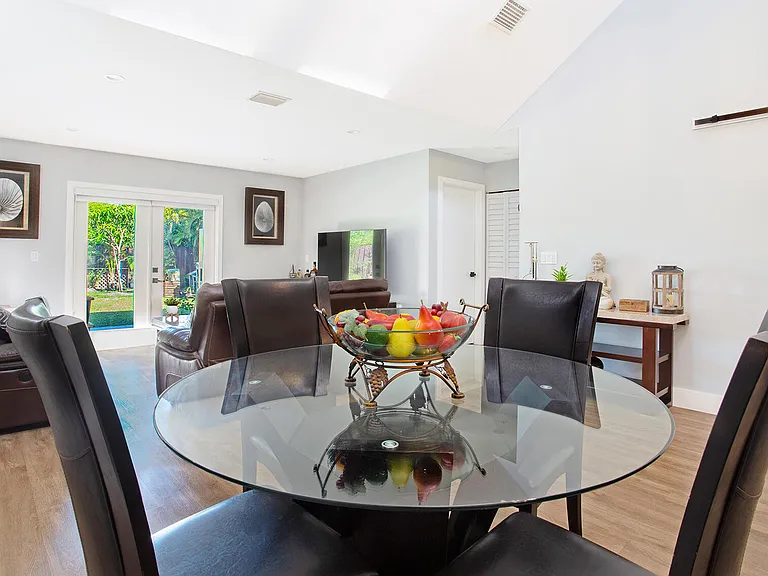 10048 SW 16th St — Photo 12