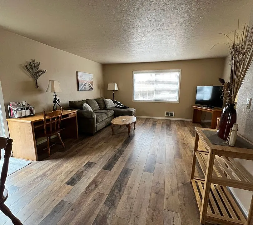 2121 N Eldorado Ave #4