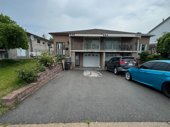 3032 Morning Star Dr, Mississauga, ON L4T 1X2