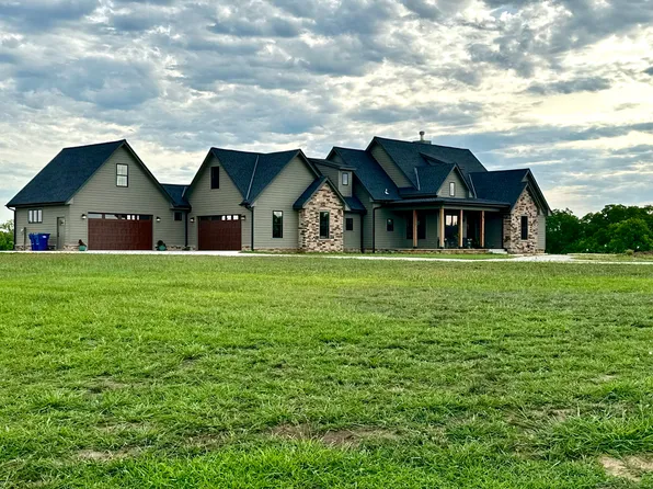 663 N 1851st Diag Rd, Lecompton, KS 66050