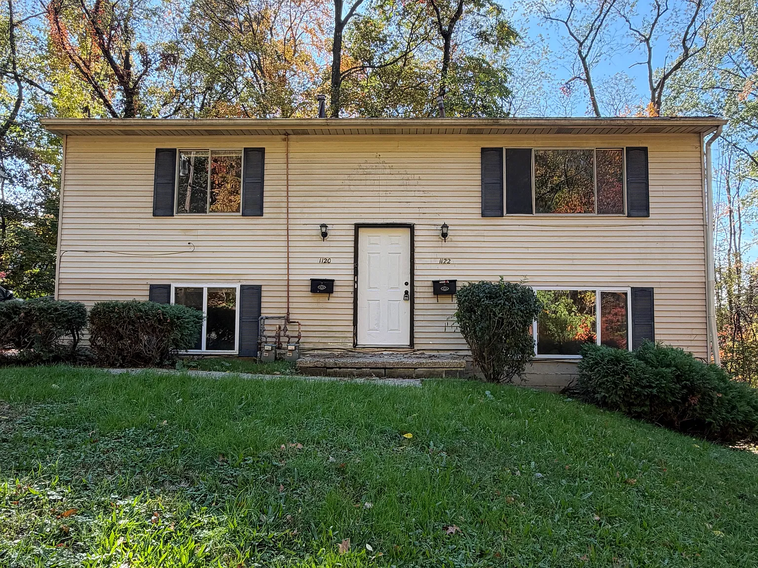 1120 Maryville Ave — Photo 1