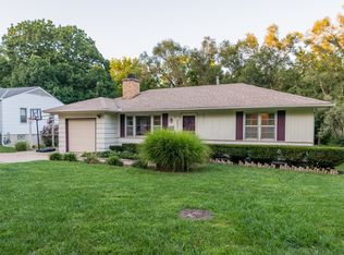 8521 Sleepy Hollow Rd, Kansas City, MO 64131
