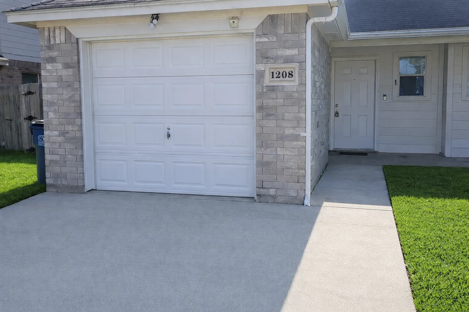 1208 Village Garden Dr — Photo 1
