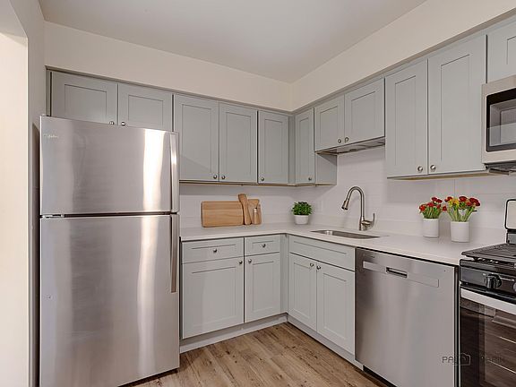 2nd image of 705 S Milwaukee Ave #Cc91f4bf9