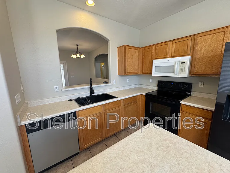 12913 W Corrine Dr — Photo 4