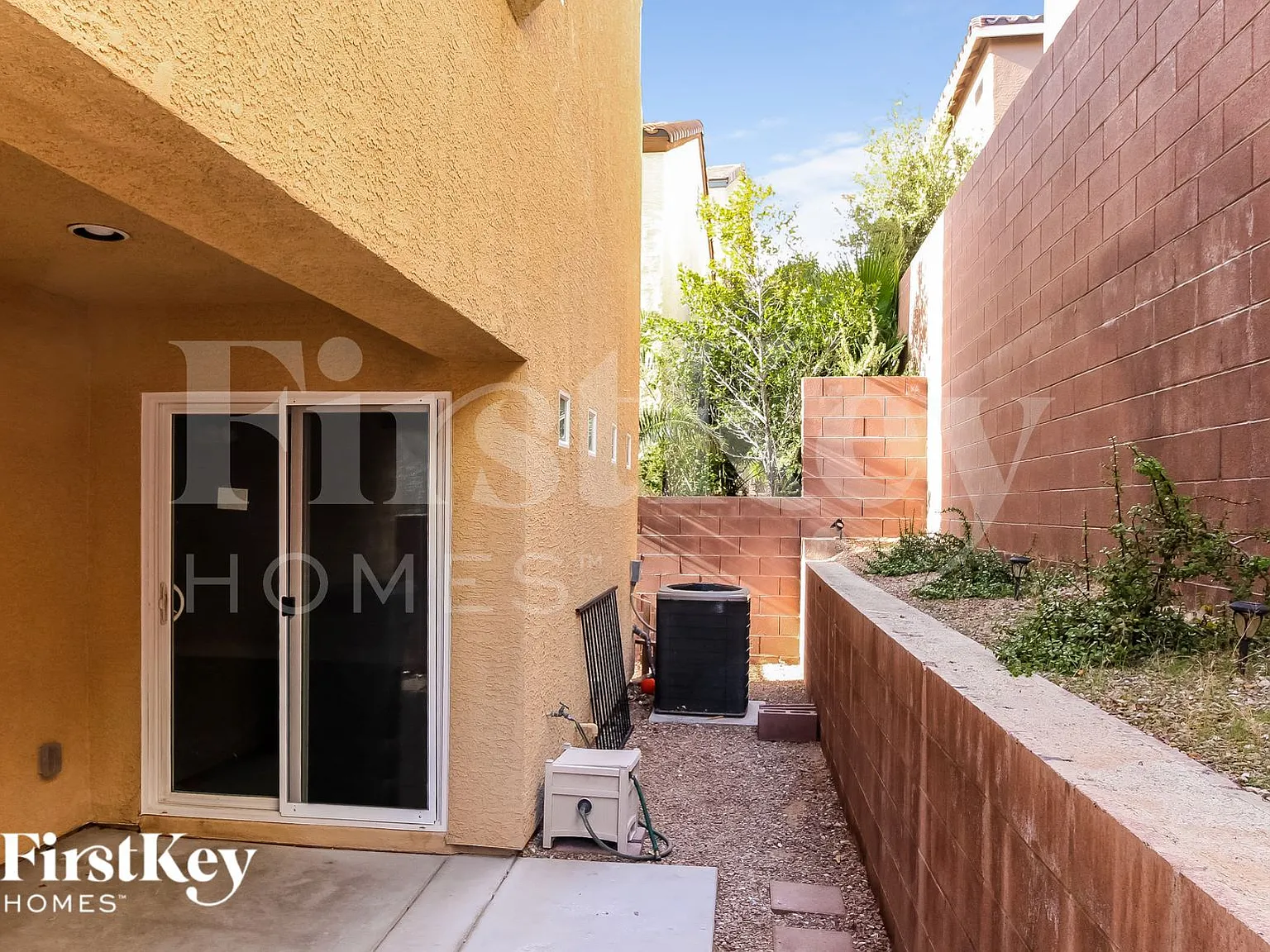 3 bed, 2.5 bath, 2086 sqft, $2,645 — Photo 2