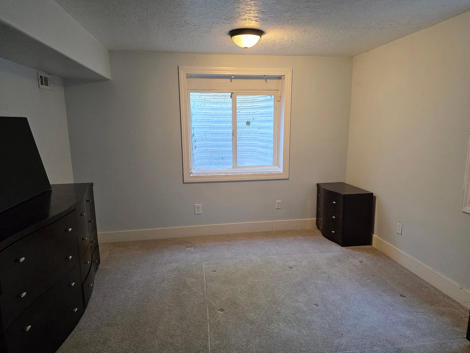 6 bed, 2958 sqft, $700 — Photo 3