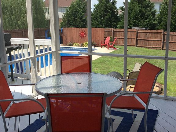 Screen porch