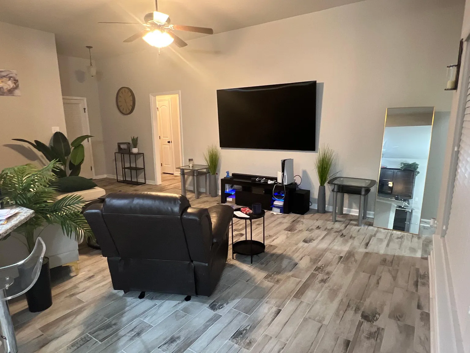 1733 S Reunion Dr — Photo 3