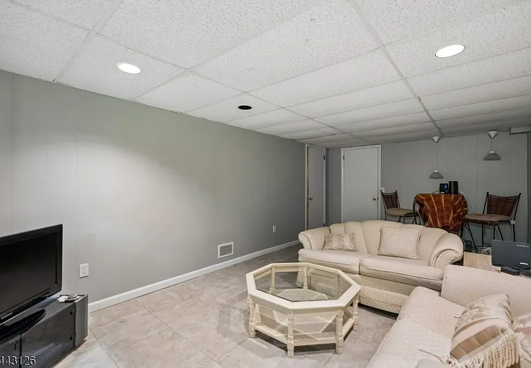 203 Dorchester St — Photo 17