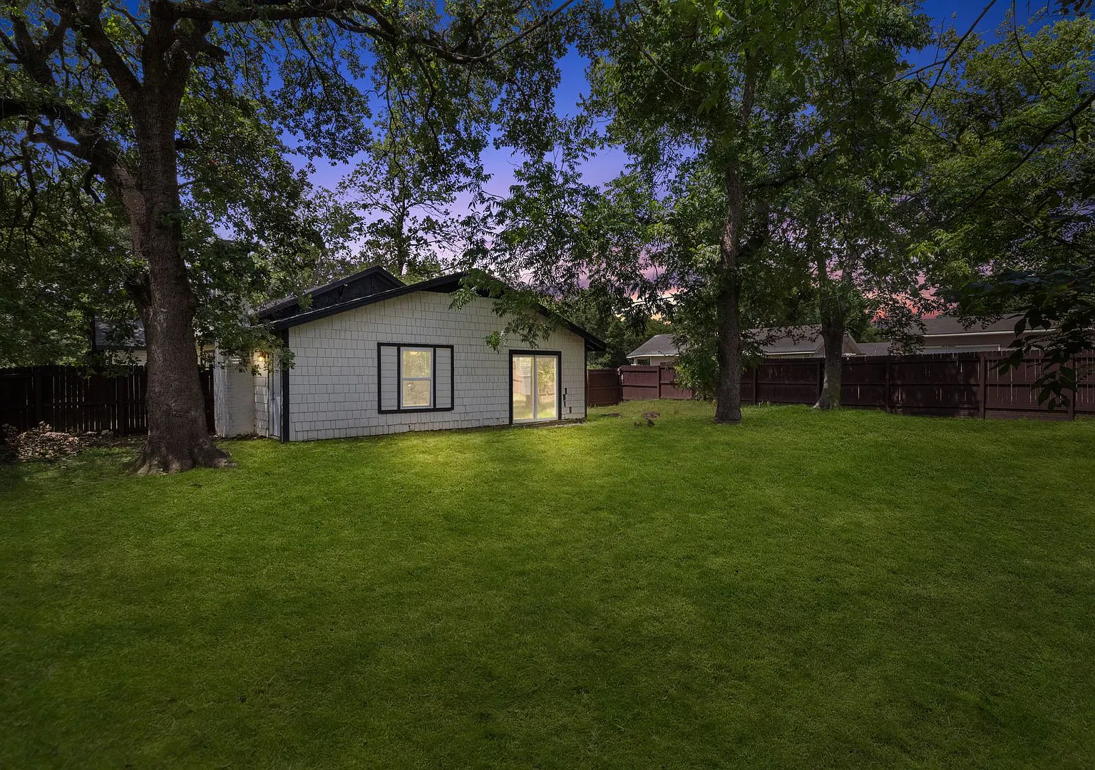 Charming Renovated Home for Lease in Denison! — Photo 3