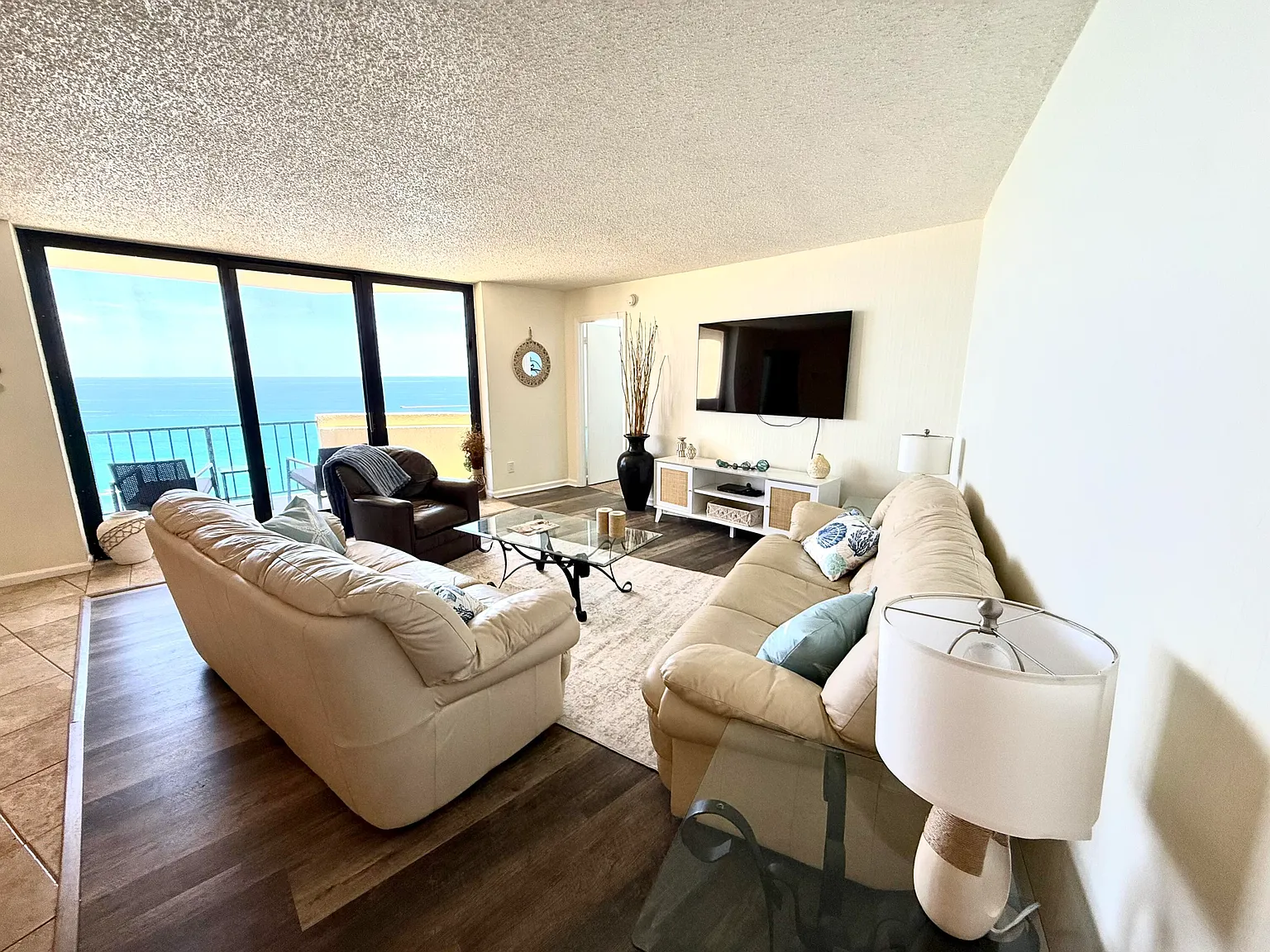 2 bed, 2.0 bath, 1219 sqft, $3,000 — Photo 3