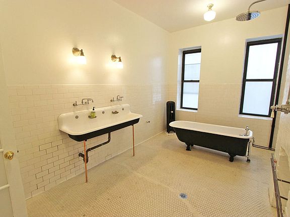4th image of 92 Wyckoff St APT 1