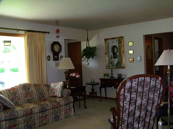 Living Room 12'x18'