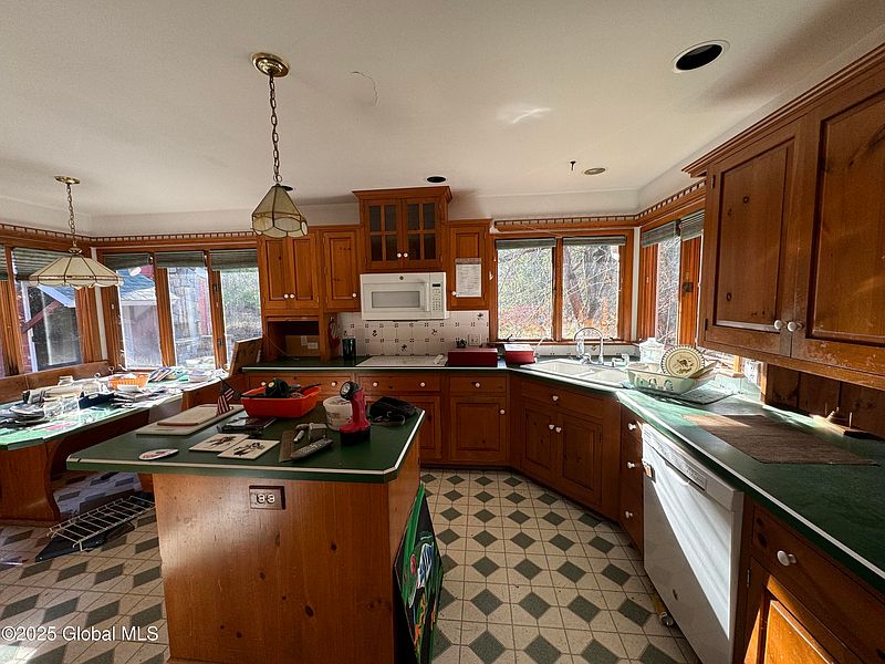 5th image of 195 Bullock Road