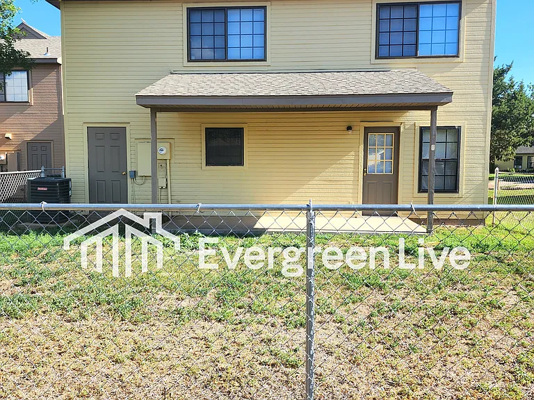 124 Crusader Ct — Photo 27