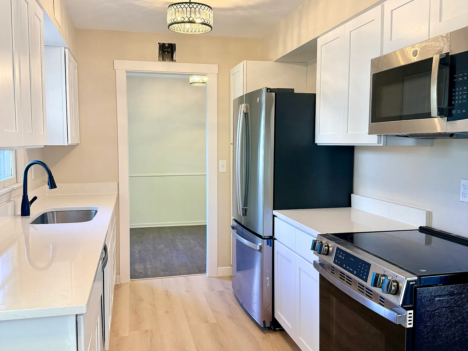4 bed, 1.5 bath, 1700 sqft, $2,895 — Photo 2
