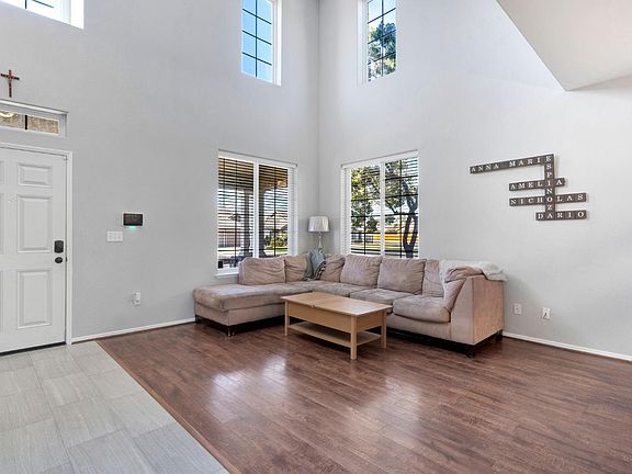 5th image of 1068 W Pepper Dr