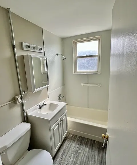 4809 N Knoxville Ave #2B — Photo 10